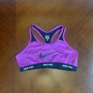 NIKEPRO sports bra